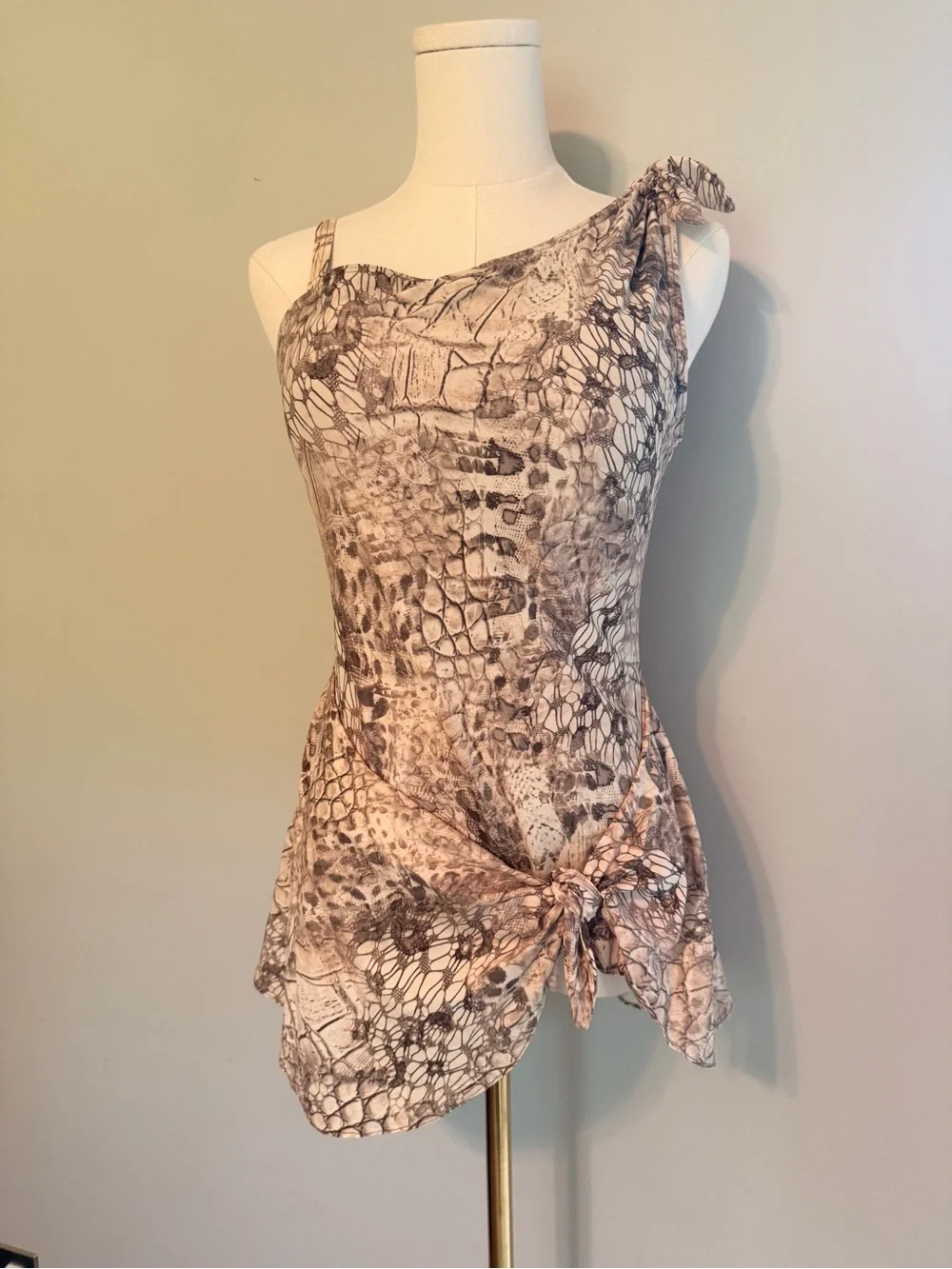 Coco Reef Contours Rosaline One-Shoulder Swimdress - Picture 7 of 8